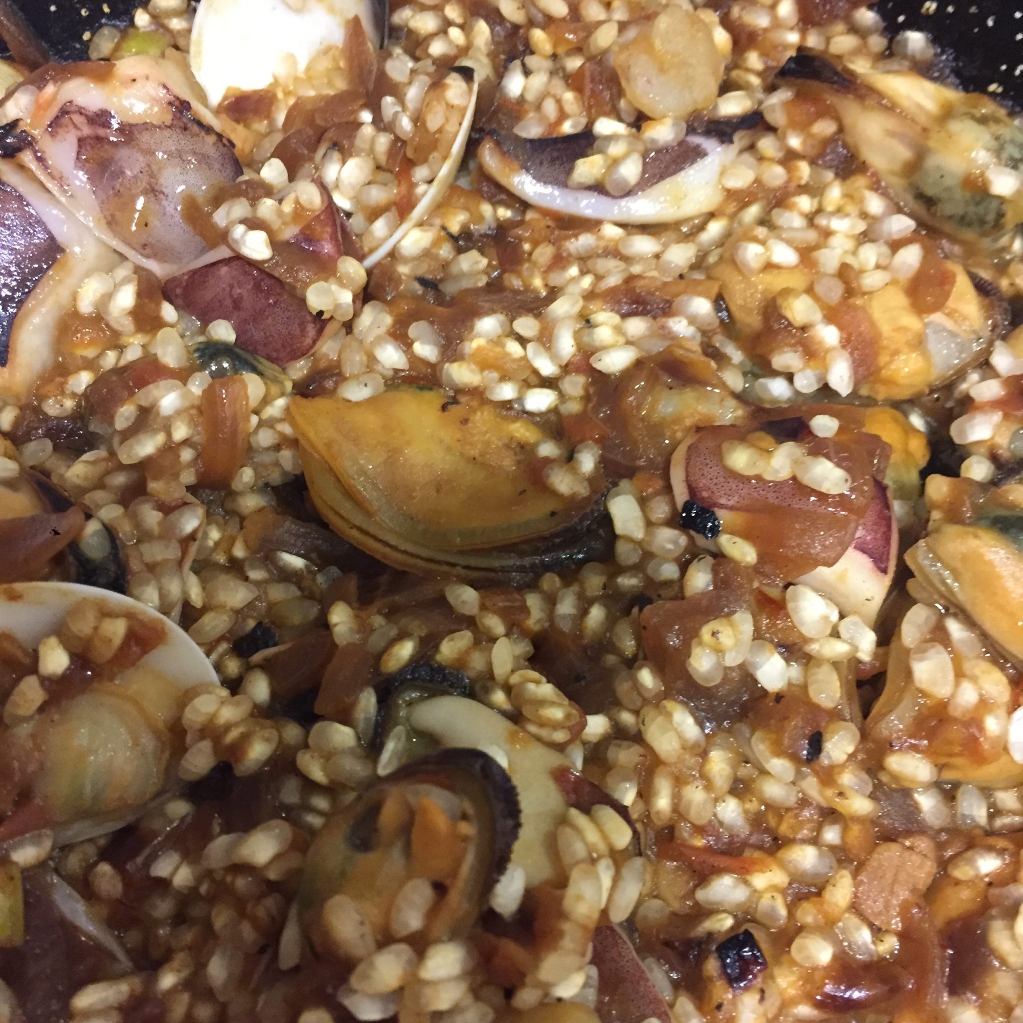 Paella de marisc ràpida, senzilla i sense miraments