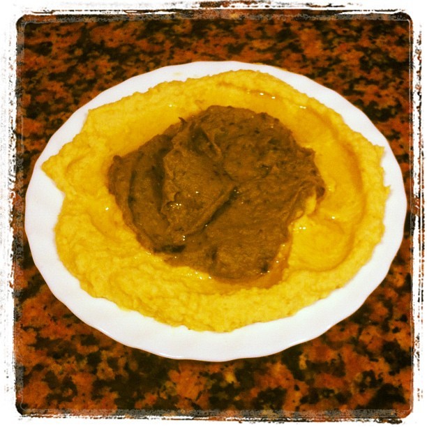 Humus d'albergínia amb magrana